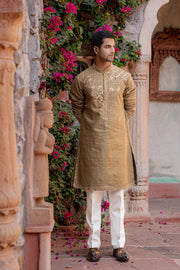 Green Kurta Set With Geometric Embroidery And Sequins Work